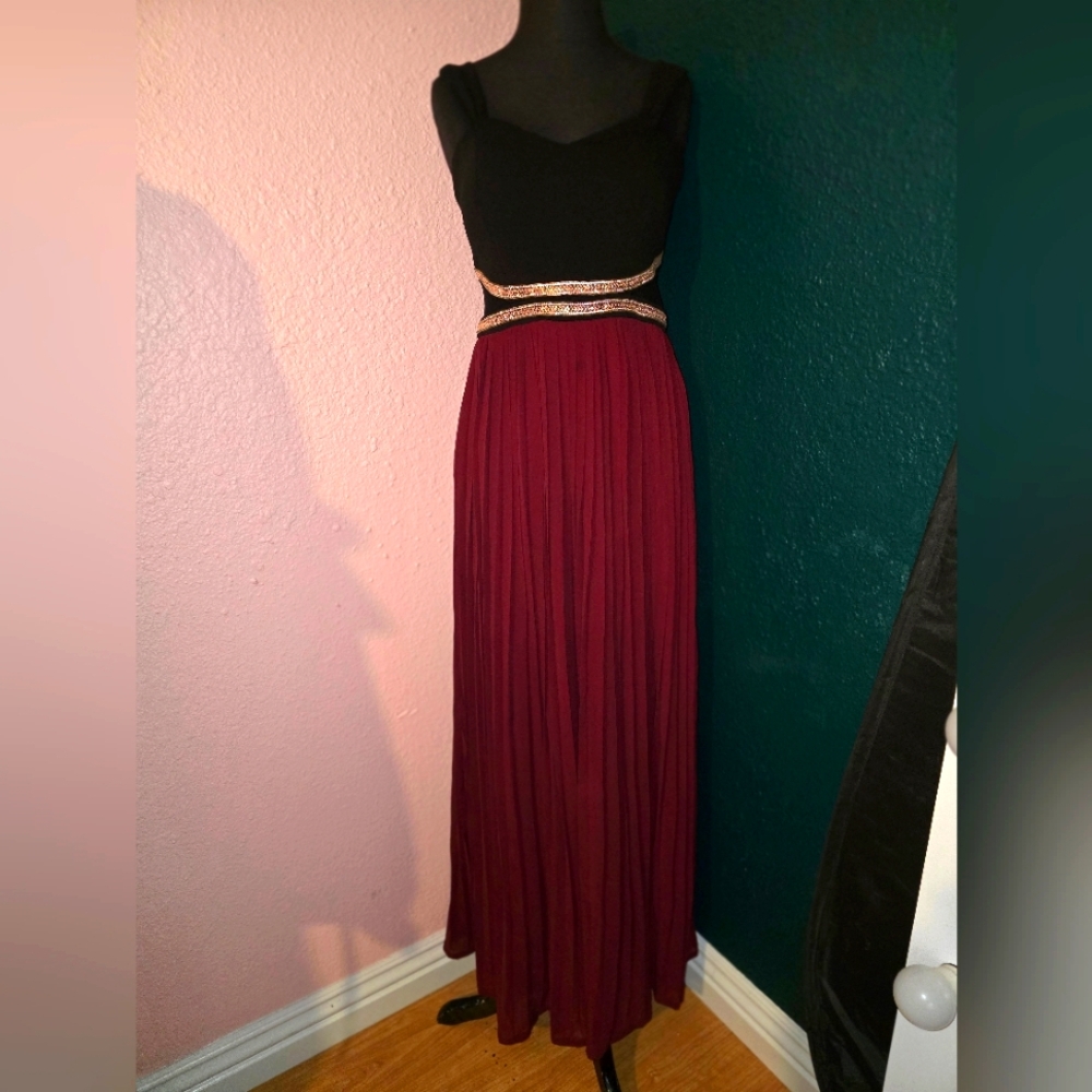 Elegant Black and Burgundy Maxi Skirt